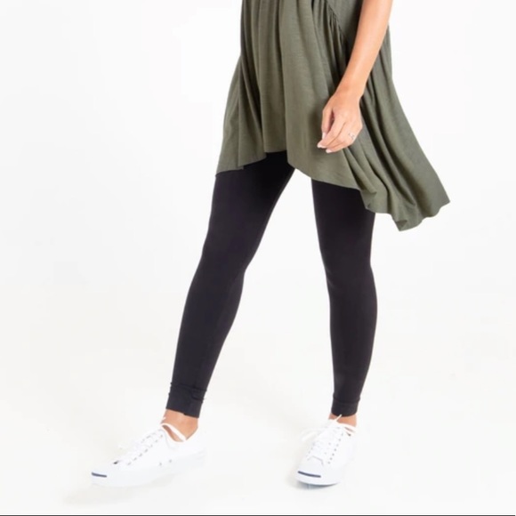 Ingrid & Isabel Black Maternity Leggings - Picture 1 of 4